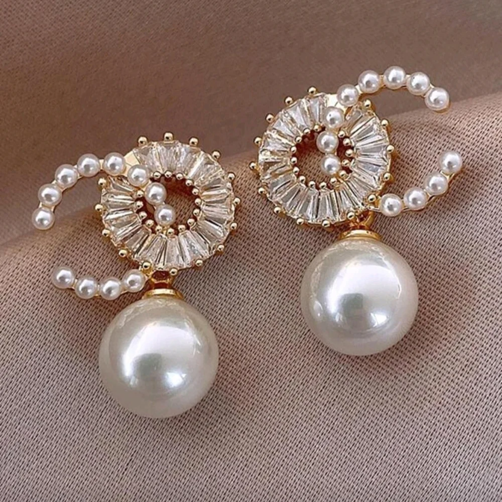 Elegant Gold and Pearl Earrings - Picture 1 of 5